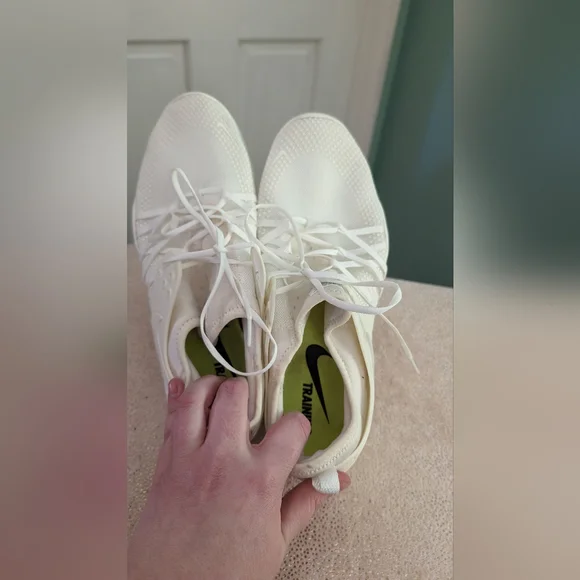 NIKE FREE WOMEN'S TRAINING SHOE SIZE 12 METALLIC SILVER/WHITE - Picture 4 of 8